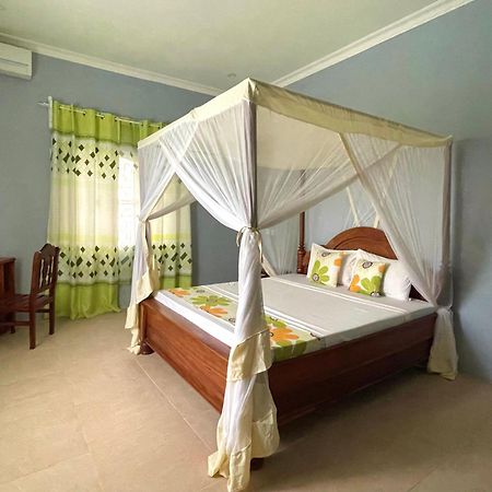 Green'S Hostel Нунгви Екстериор снимка