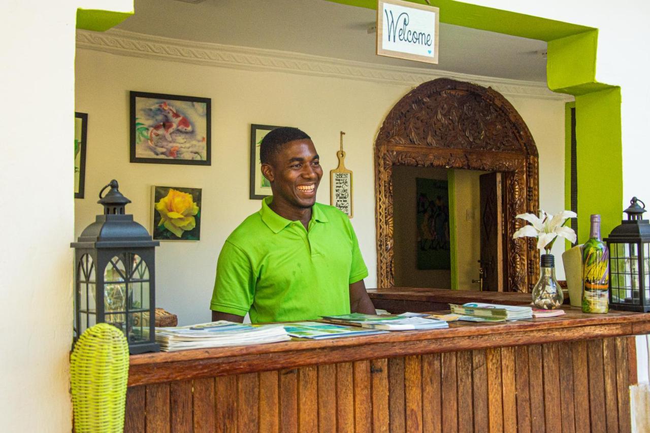Green'S Hostel Нунгви Екстериор снимка