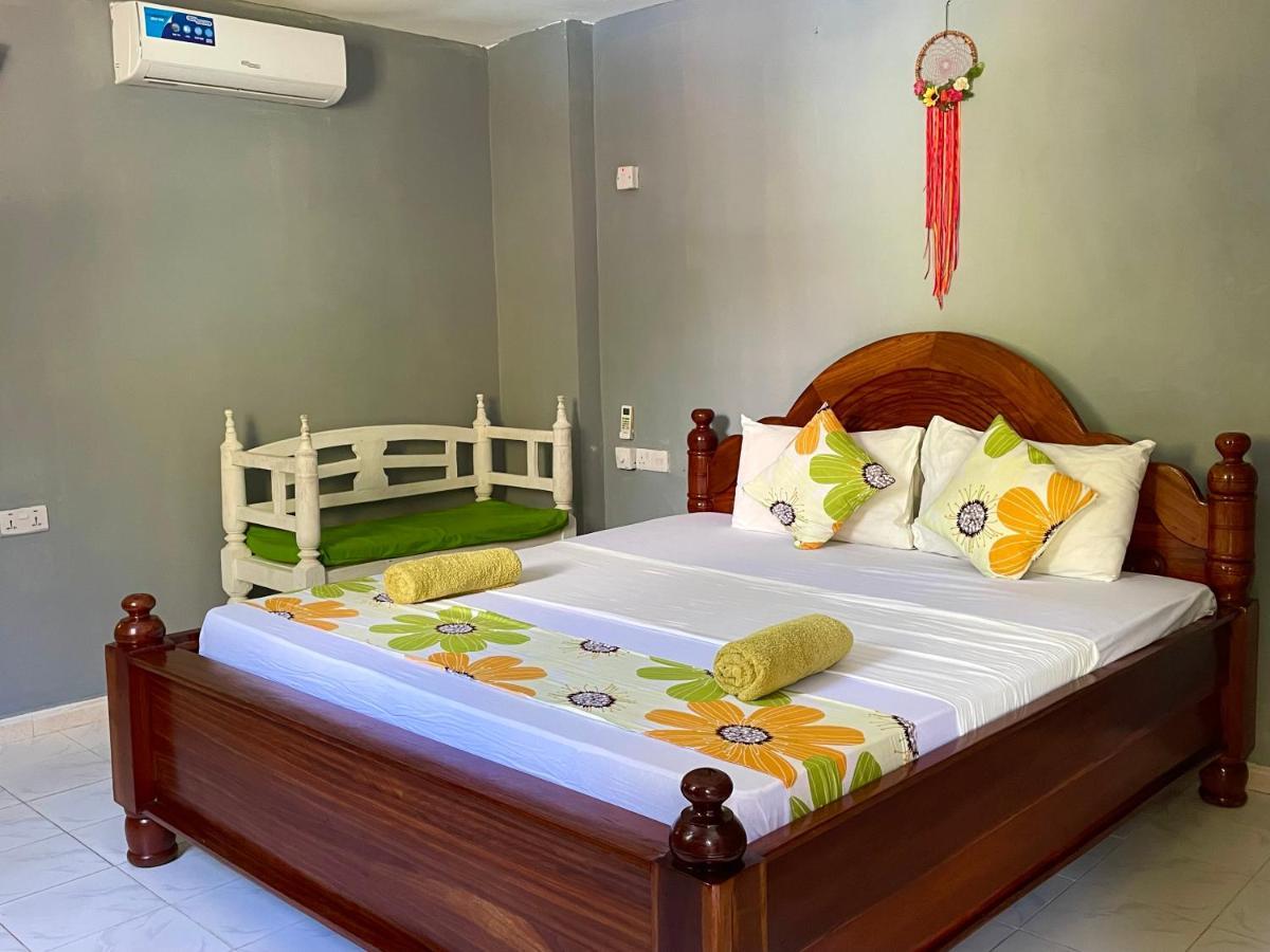 Green'S Hostel Нунгви Екстериор снимка